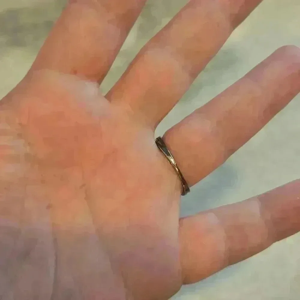 Blue Zircon Crisscross Ring Size 9 New - Picture 3 of 8